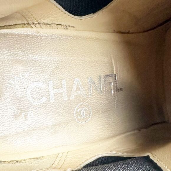 CHANEL Black Chain Wedge Heel Chelsea Boots Size 38.5 CC Logo Booties Leather - Picture 7 of 13